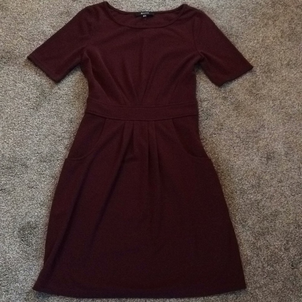 Burgundy dress with pockets